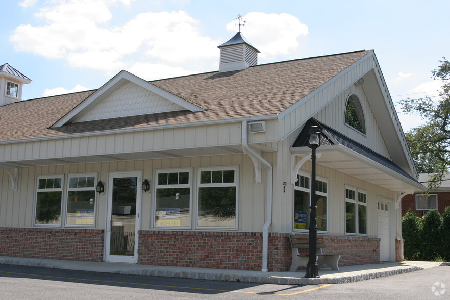 2 Monmouth Ave, Freehold, NJ à louer - Photo de l’immeuble – Image 3 sur 4
