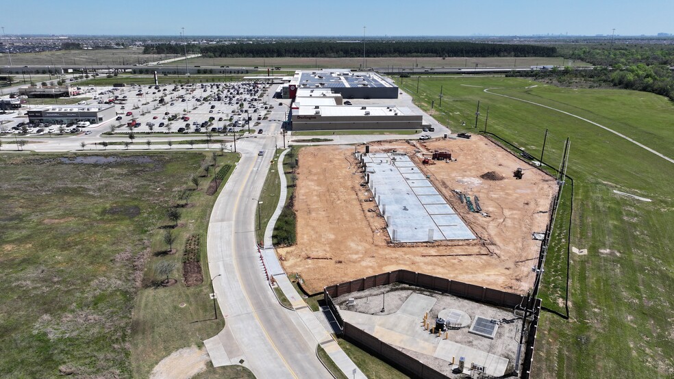 22225 Elyson Falls Dr, Katy, TX à louer - Photo de l’immeuble – Image 2 sur 7