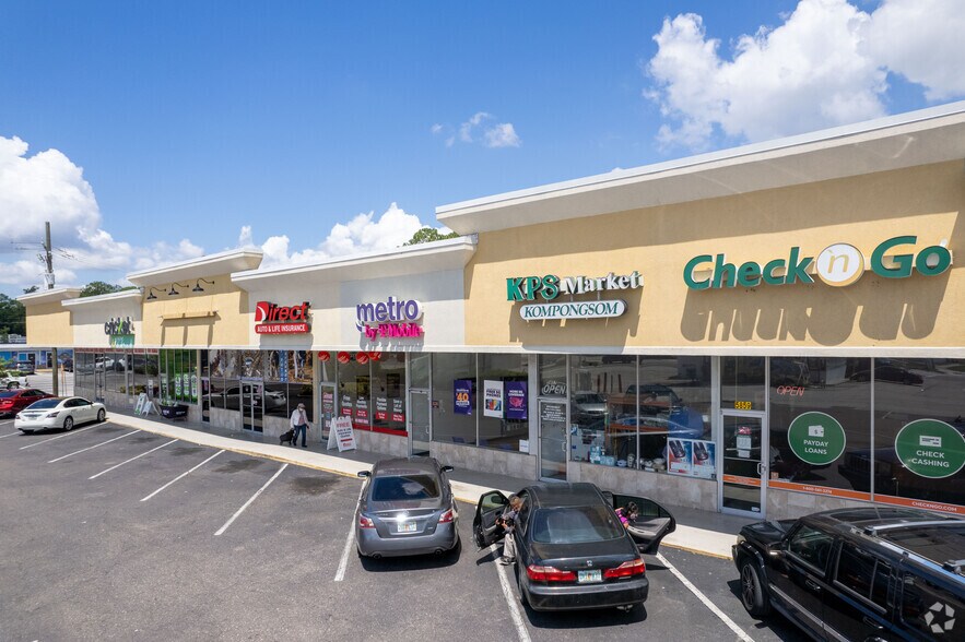 5839-5909 University Blvd W, Jacksonville, FL à louer - Photo principale – Image 1 sur 8