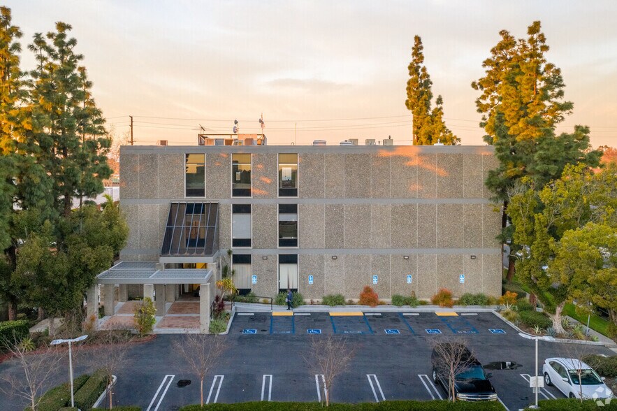 1950 E 17th St, Santa Ana, CA à louer - Numérisation 3D Matterport – Image 2 sur 28