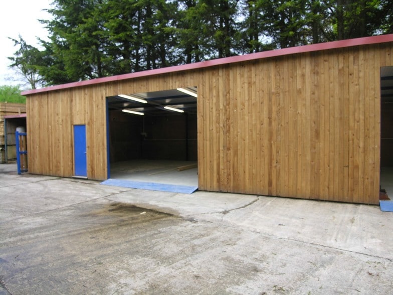 Sample Oak Ln, Chilworth à louer - Photo principale – Image 1 sur 5