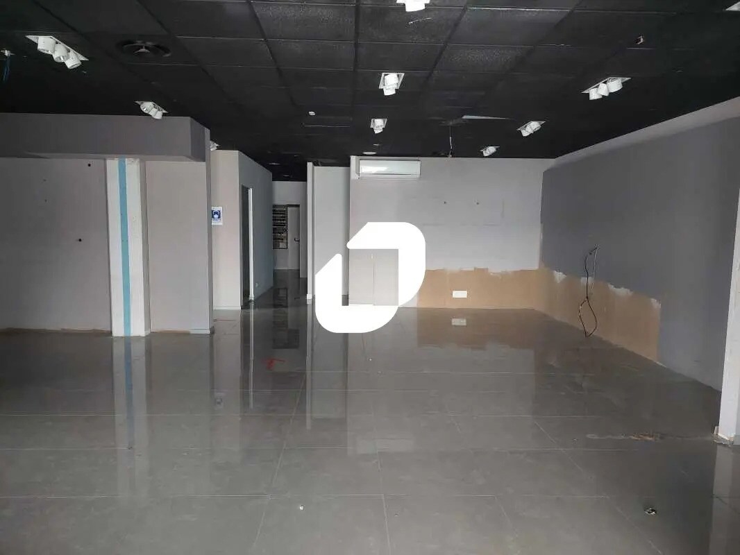 Local commercial dans Coignières à louer Photo de l’immeuble– Image 1 sur 4