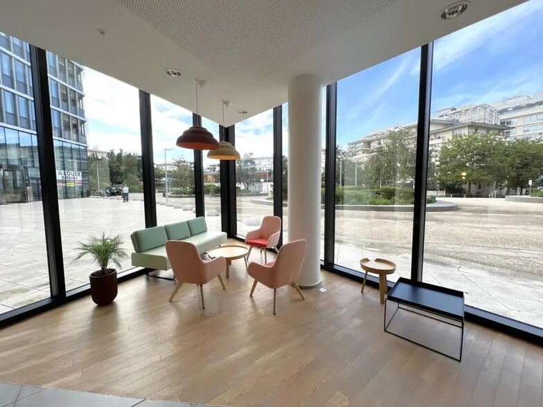 18-20 Rue Des Deux Gares, Rueil-Malmaison à louer - Photo de l’immeuble – Image 3 sur 24