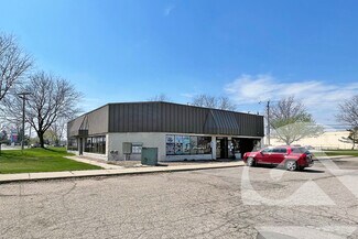 Plus de détails pour 28000 Groesbeck Hwy, Roseville, MI - Local commercial à louer