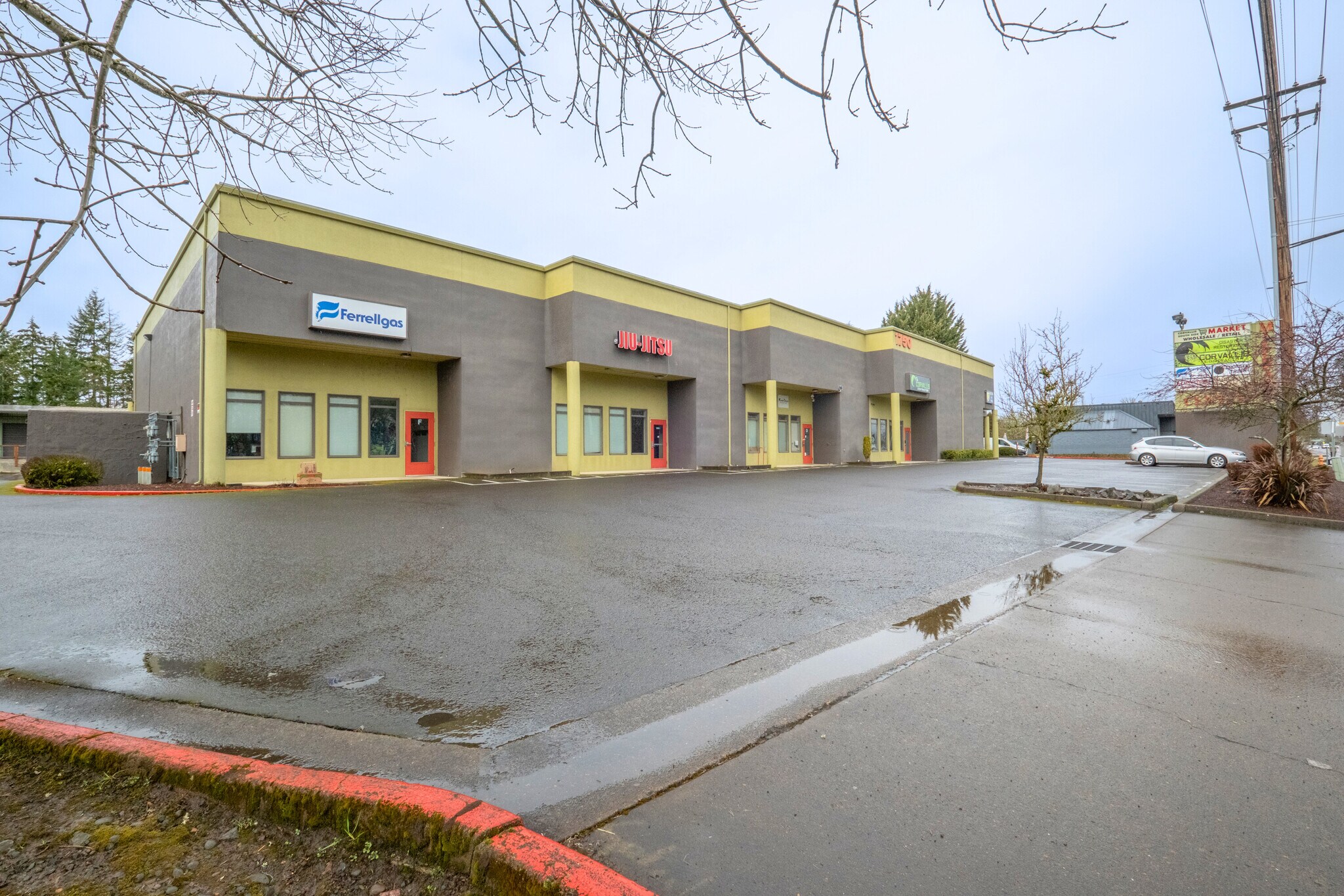 Corvallis Millrace Center portefeuille de 3 biens à vendre sur LoopNet.fr Photo principale– Image 1 sur 4