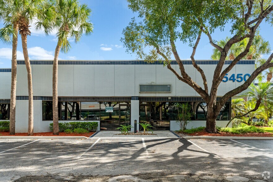 5440 NW 33rd Ave, Fort Lauderdale, FL à louer - Photo intérieure – Image 3 sur 7