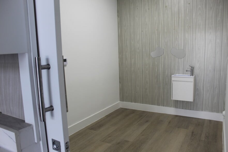 10890 NW 17th St, Doral, FL à louer - Photo intérieure – Image 3 sur 16
