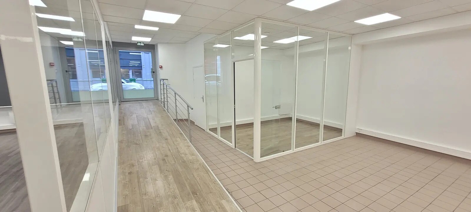 Local commercial dans Paris à louer Photo intérieure– Image 1 sur 24