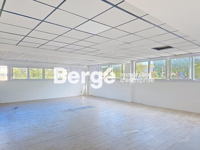 Plus de détails pour Bureau à vendre