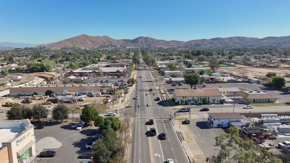 1100 6th St, Norco, CA à vendre - Vidéo sur l’annonce professionnelle – Image 2 sur 22
