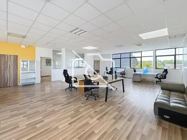 Industriel/Logistique dans Méré à vendre - Photo intérieure – Image 3 sur 7