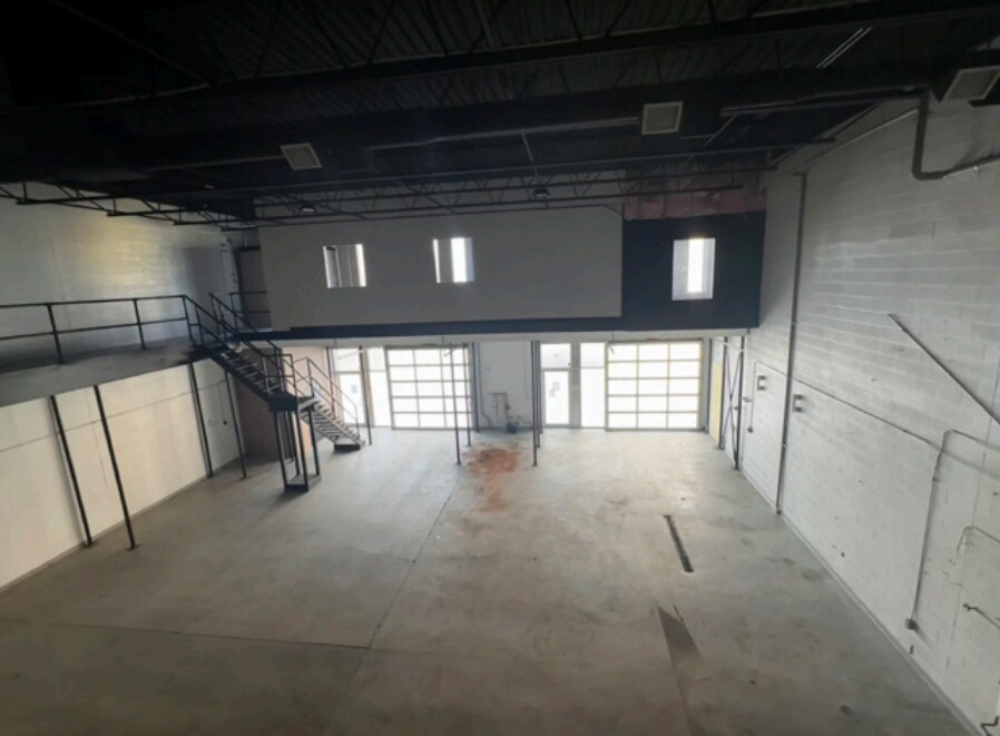 1156 King Rd, Burlington, ON L7T 0C5 - Lot 27 -  - Photo intérieure - Image 1 of 6