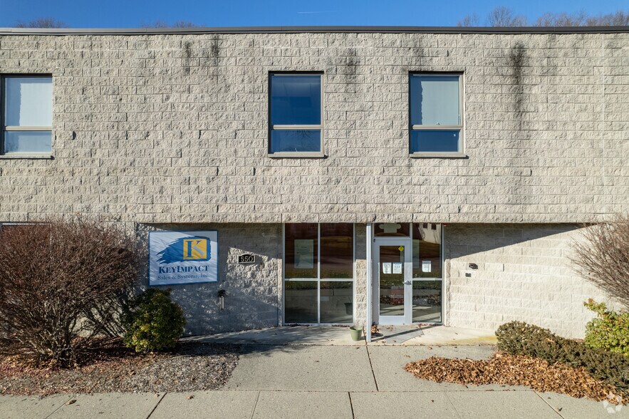 550 Commerce St, Franklin Lakes, NJ à louer - Photo de l’immeuble – Image 3 sur 31