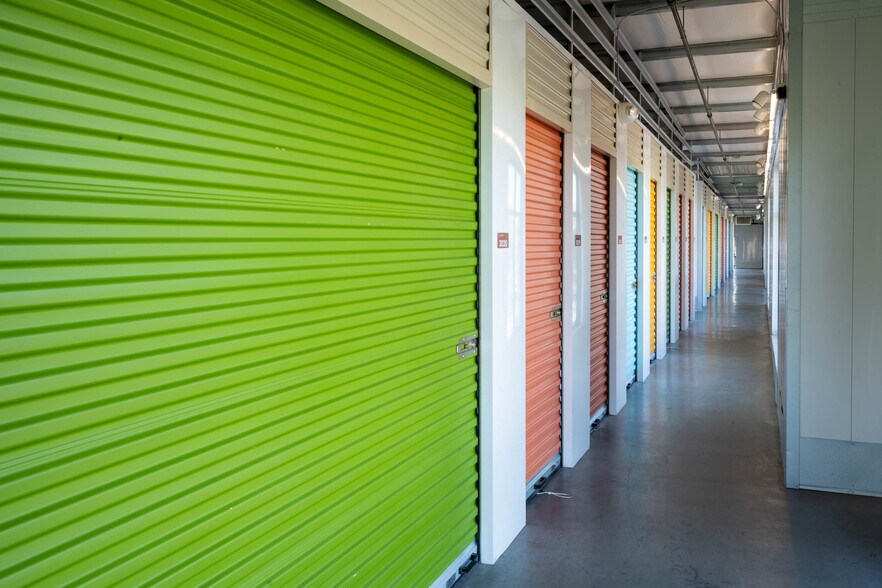 Cubes Self Storage 3 Property Portfolio portefeuille de 3 biens à vendre sur LoopNet.fr - Photo de l’immeuble – Image 2 sur 12