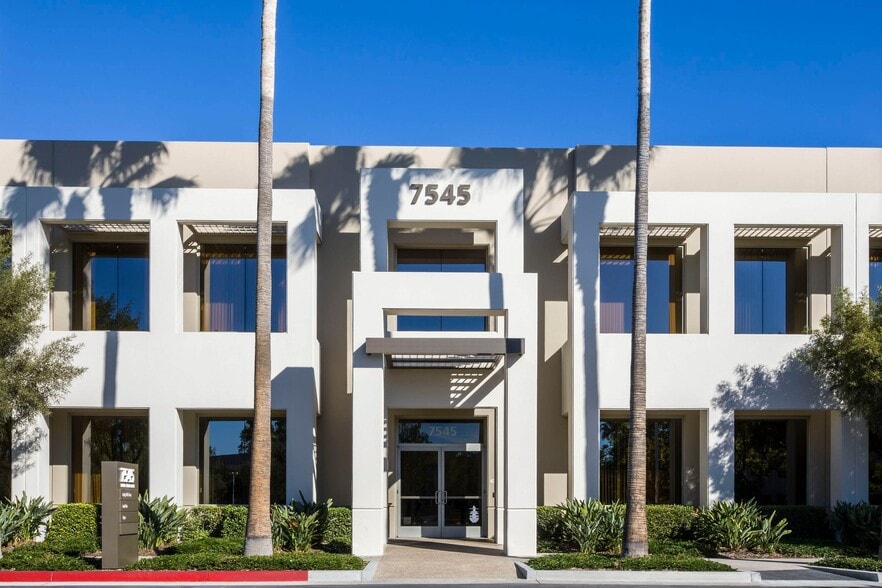 7525 Irvine Center Dr, Irvine, CA à louer - Photo principale – Image 3 sur 24