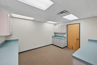 6 Technology Dr, Setauket, NY à louer Photo intérieure– Image 2 sur 14