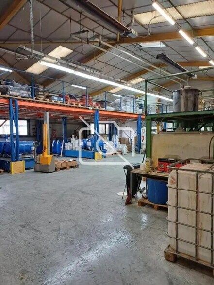 Local d'activités dans Mareuil-lès-Meaux à vendre - Photo de l’immeuble – Image 1 sur 5