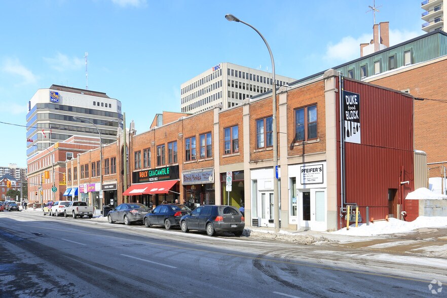 2-18 Duke St E, Kitchener, ON à vendre - Photo principale – Image 1 sur 2