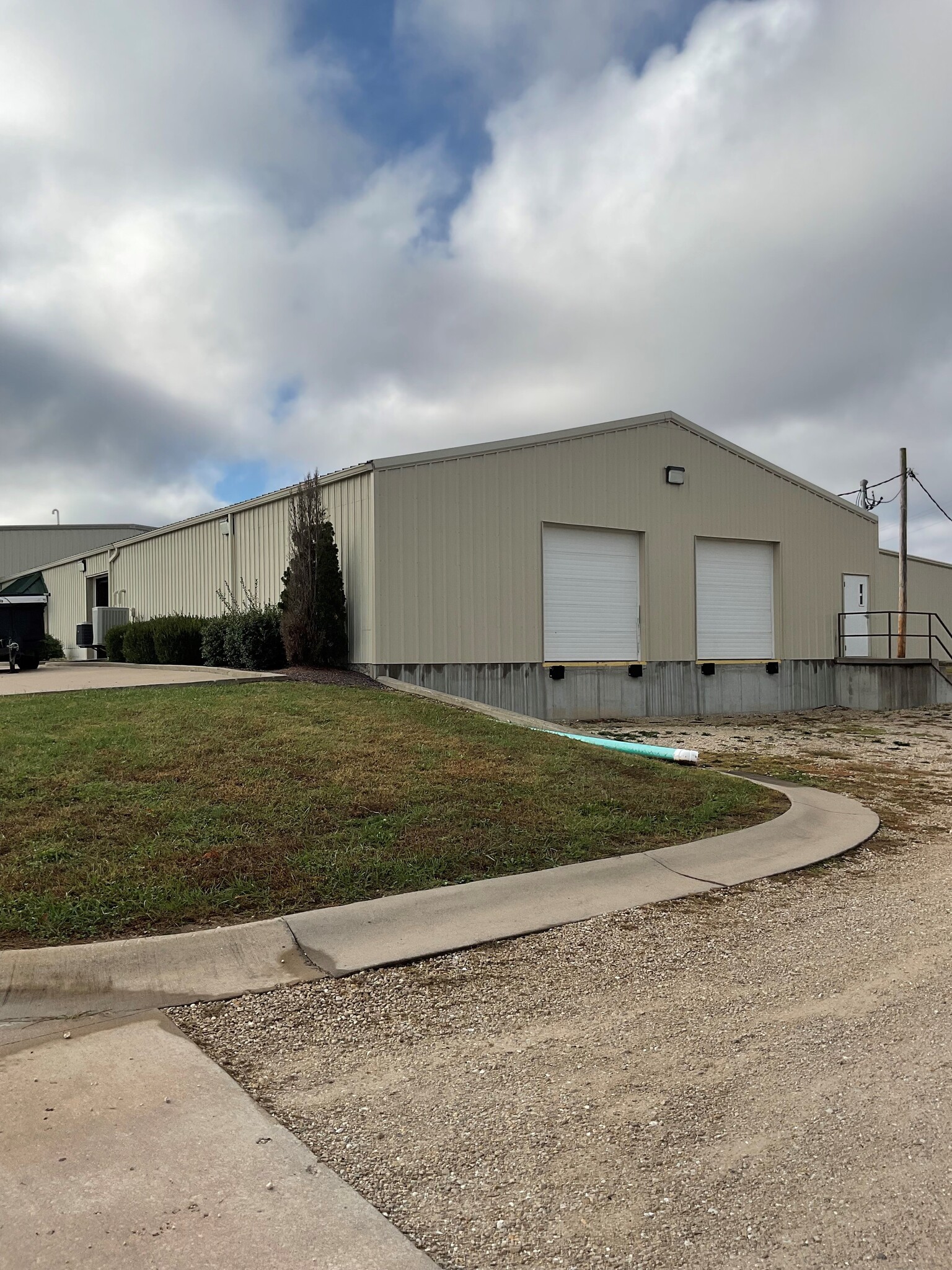 403 Century Business Dr, Washington, MO à louer Photo de l’immeuble– Image 1 sur 1