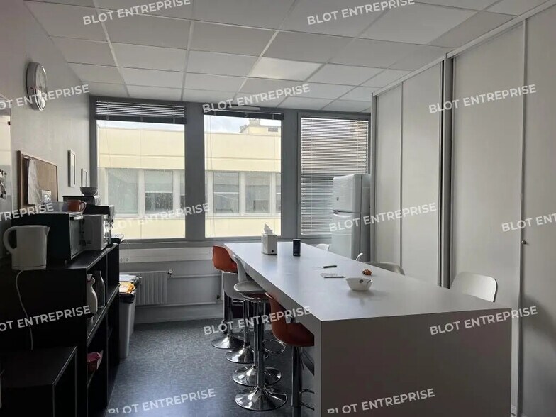 Bureau dans Rennes à louer - Photo de l’immeuble – Image 3 sur 13