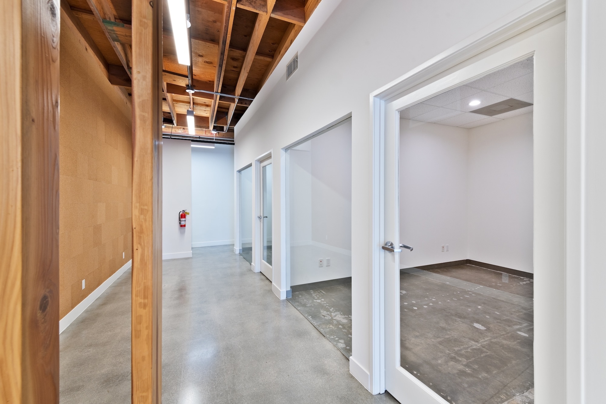 2036-2048 Armacost Ave, Los Angeles, CA à louer Photo intérieure– Image 1 sur 6