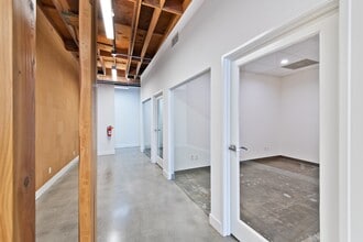 2036-2048 Armacost Ave, Los Angeles, CA à louer Photo intérieure– Image 1 sur 6