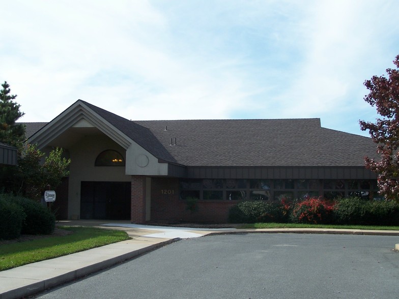 1201 College Park Dr, Dover, DE à louer - Photo de l’immeuble – Image 1 sur 13