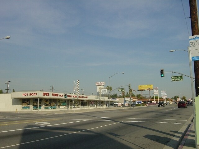 2301-2371 W Whittier Blvd, La Habra, CA à louer - Photo de l’immeuble – Image 3 sur 6