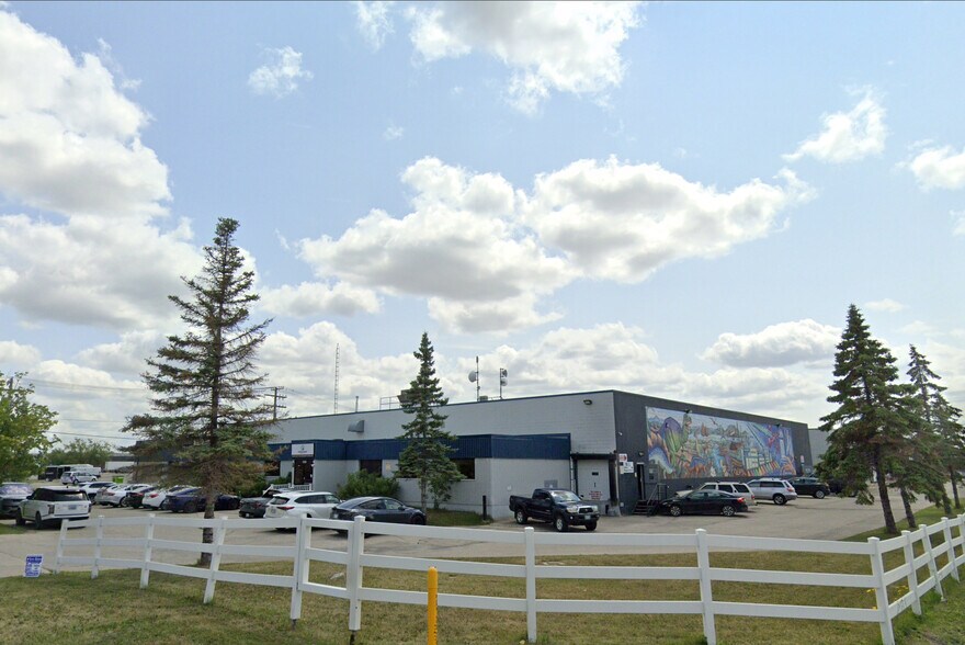 154 Paramount Rd, Winnipeg, MB à louer - Photo de l’immeuble – Image 2 sur 3