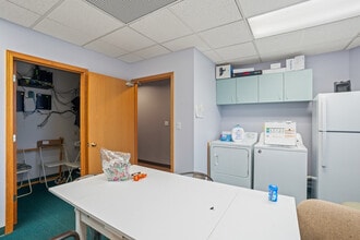 10625 W North Ave, Milwaukee, WI à louer Photo intérieure– Image 2 sur 22