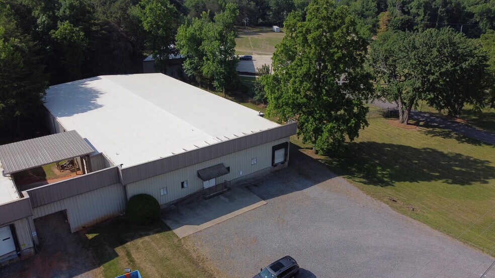 2460 Davie Ave, Statesville, NC à louer - Photo de l’immeuble – Image 2 sur 5