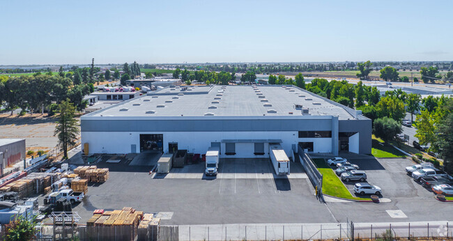 Plus de détails pour 1192 Vanderbilt Cir, Manteca, CA - Industriel/Logistique à louer