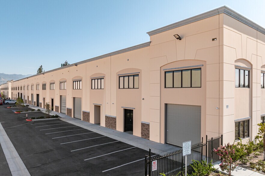 1623 W San Bernardino Rd, West Covina, CA à louer - Photo de l’immeuble – Image 1 sur 5
