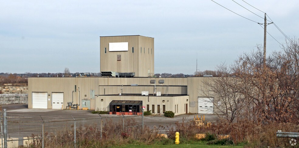 1089 Nelson St, Oshawa, ON à louer - Photo de l’immeuble – Image 2 sur 2