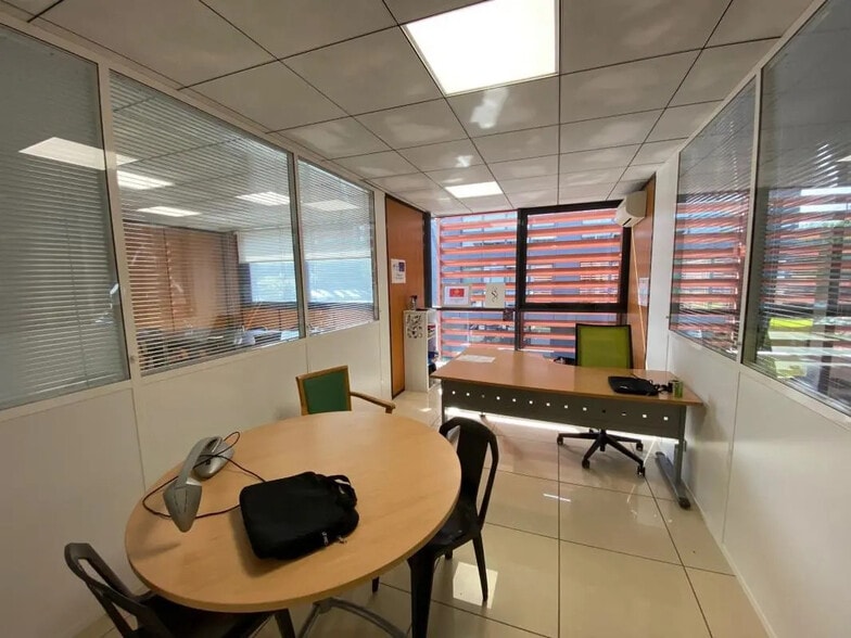 Bureau dans Saint-Jean à louer - Photo de l’immeuble – Image 3 sur 22