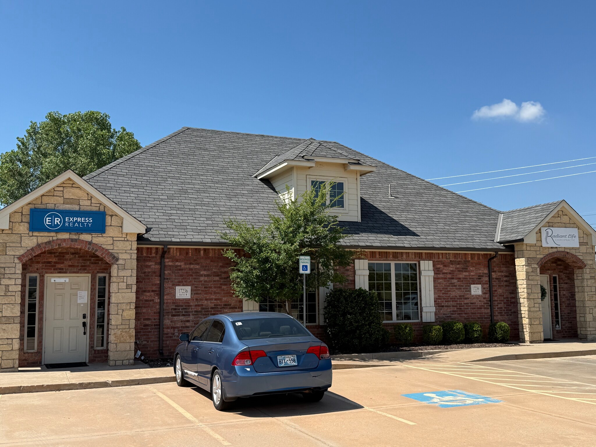 17236 N May Ave, Edmond, OK à vendre Photo de l’immeuble– Image 1 sur 31