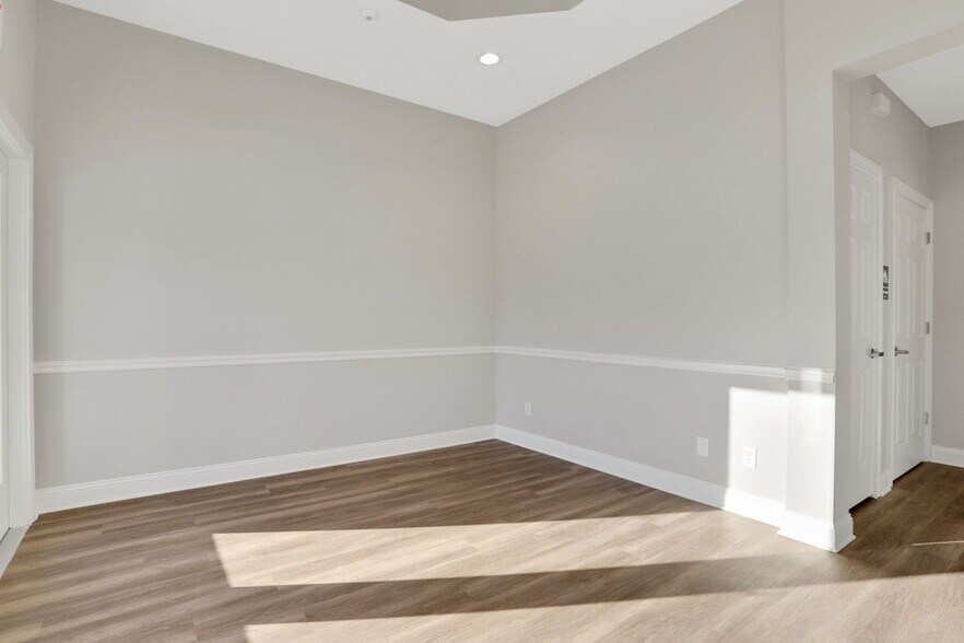 34 Roberts Village Ct, Fruit Cove, FL à louer - Photo de l’immeuble – Image 2 sur 6