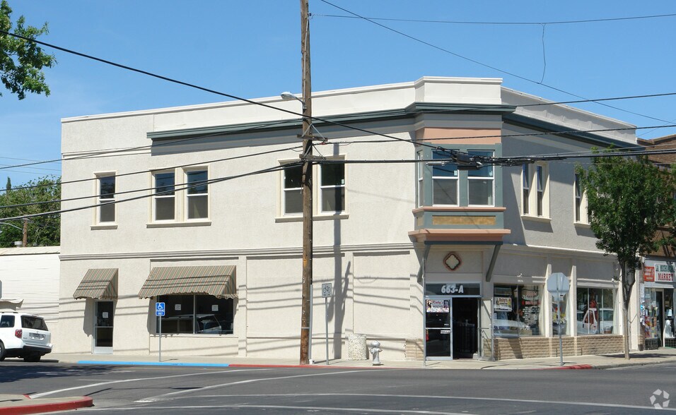 661-663 I St, Los Banos, CA à vendre - Photo de l’immeuble – Image 1 sur 3