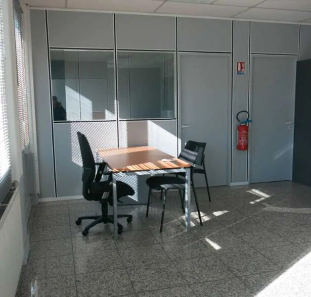 Bureau dans Vénissieux à louer - Photo intérieure – Image 3 sur 3