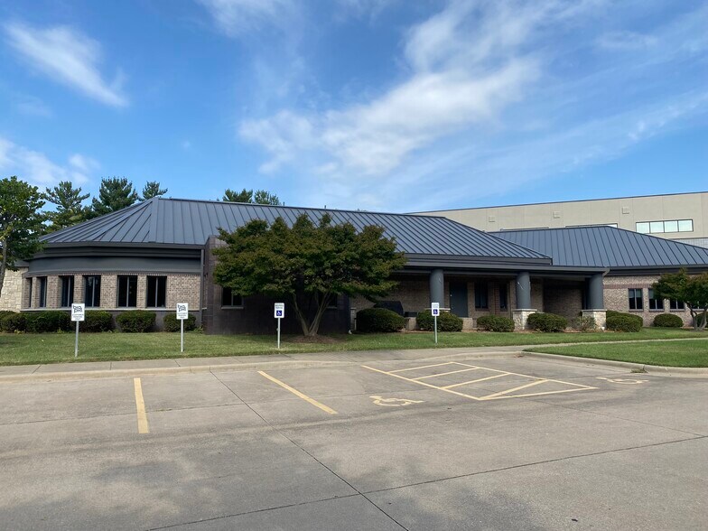 1335 E Bradford Pky, Springfield, MO à louer - Photo de l’immeuble – Image 3 sur 25