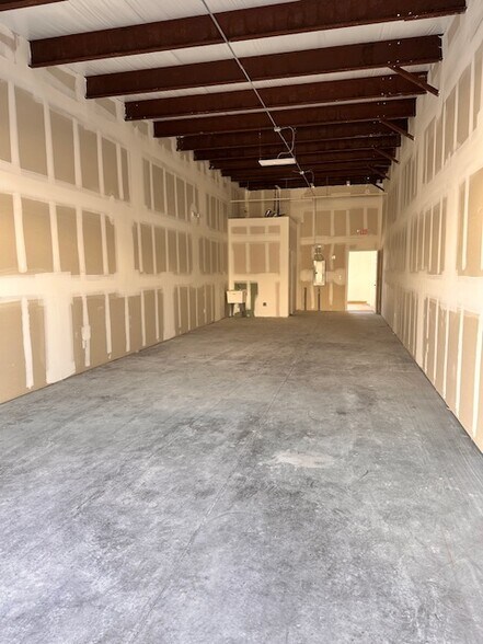 11950 SW Tom Mackie Blvd, Port Saint Lucie, FL à louer - Photo de l’immeuble – Image 2 sur 6