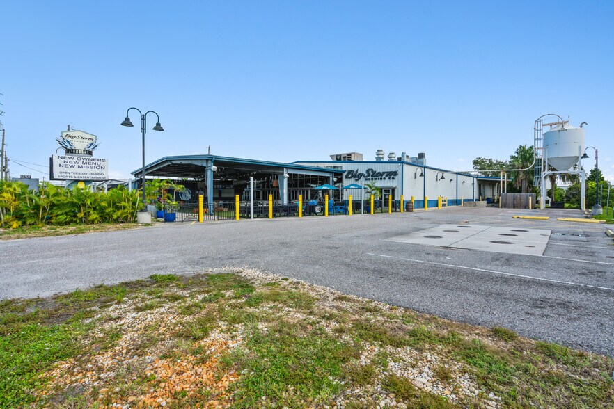 12707 N 49th St, Clearwater, FL à vendre - Photo de l’immeuble – Image 3 sur 7