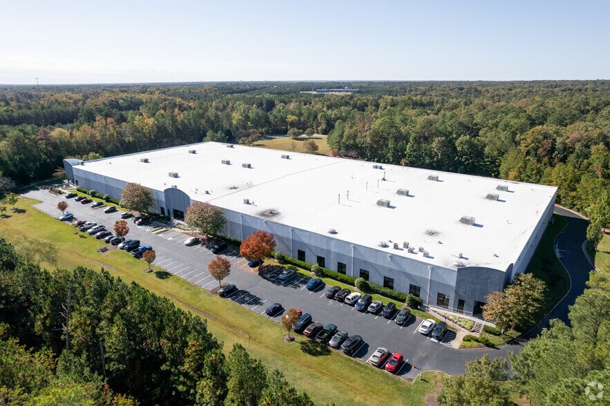 701 Liberty Way, Chester, VA à louer - Photo de l’immeuble – Image 1 sur 7