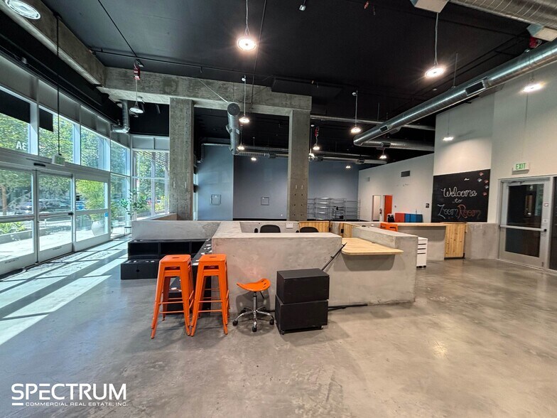 6200 Variel Ave, Woodland Hills, CA à louer - Photo de l’immeuble – Image 3 sur 30
