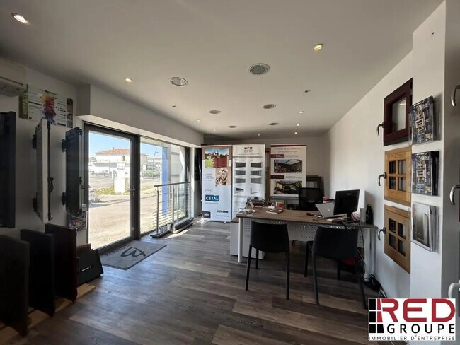 Plus de détails pour Local commercial à vendre