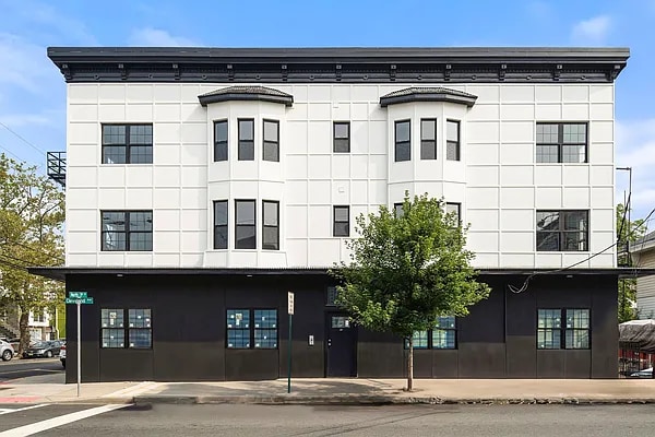 101 N 3rd St, East Newark, NJ à louer Photo de l’immeuble– Image 1 sur 1