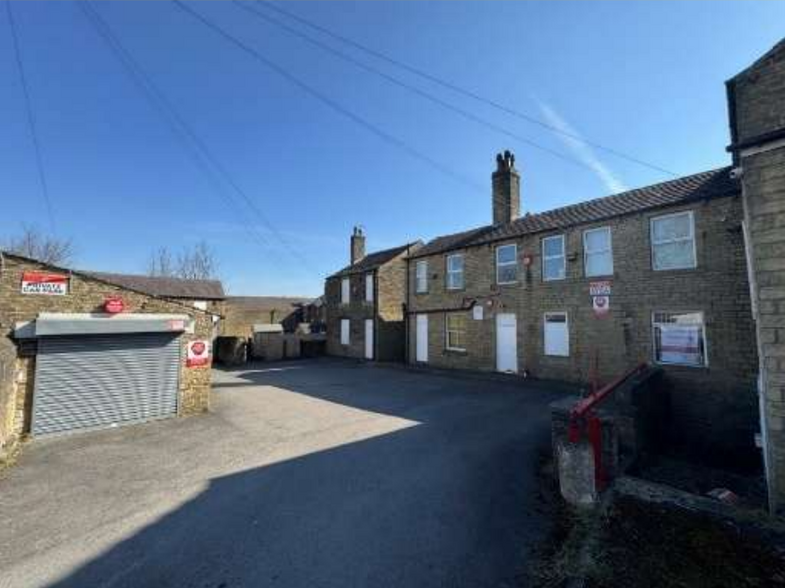 128-140 Blackmoorfoot Rd, Huddersfield à vendre - Photo de l’immeuble – Image 2 sur 10