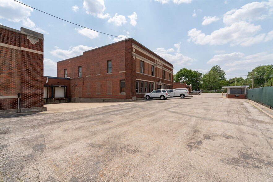 1100 E Bell St, Bloomington, IL à vendre - Photo de l’immeuble – Image 3 sur 38