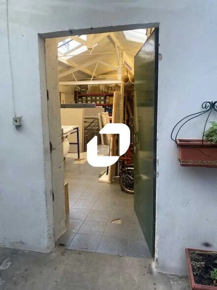 Local d’activités dans Le Pré-Saint-Gervais à louer - Photo de l’immeuble – Image 2 sur 9