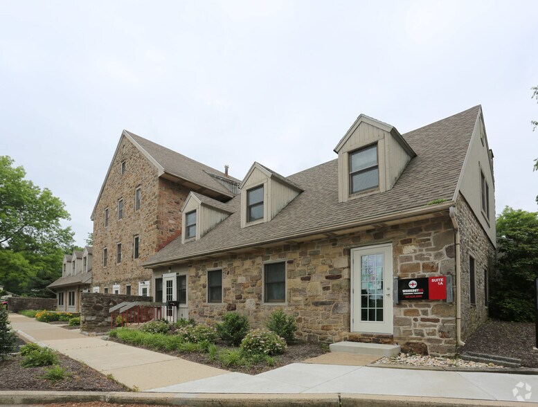 2 Village Rd, Horsham Township, PA à louer - Photo principale – Image 1 sur 6